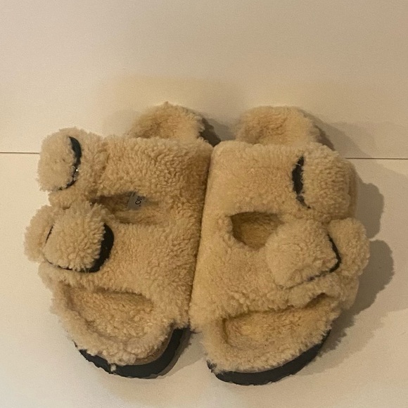 Papillio Shoes - Papillio Birkenstock sterling platform Cream Fuzzy arizonas